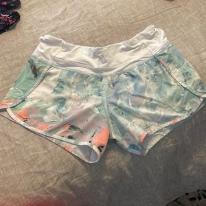 Lululemon run times short